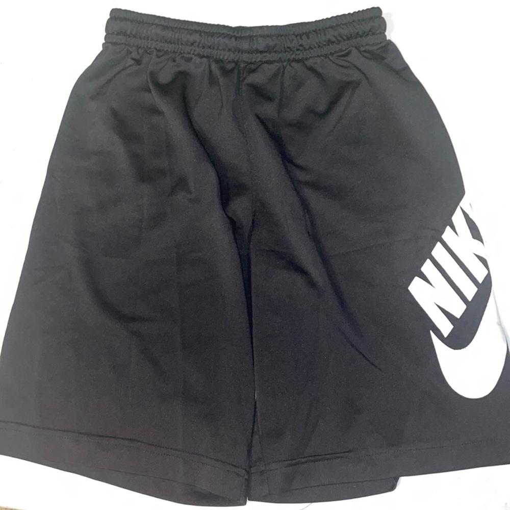 Nike skateboarding shorts size large